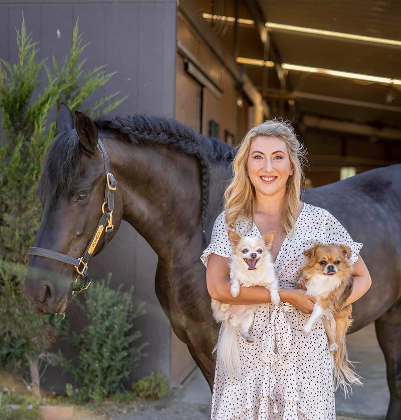 Photo portrait with her pets